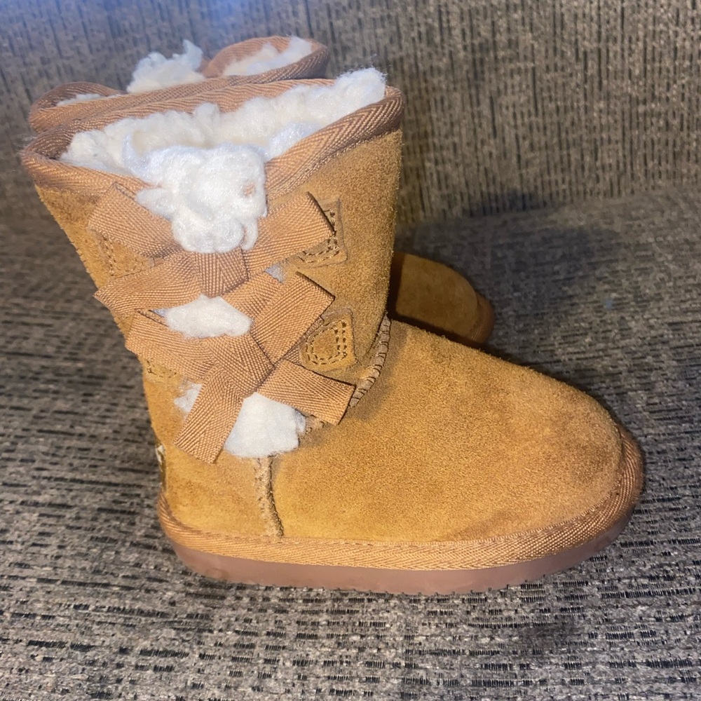 Toddler girl UGGs Koolabarra fuzzy warm winter boots girls size 6
